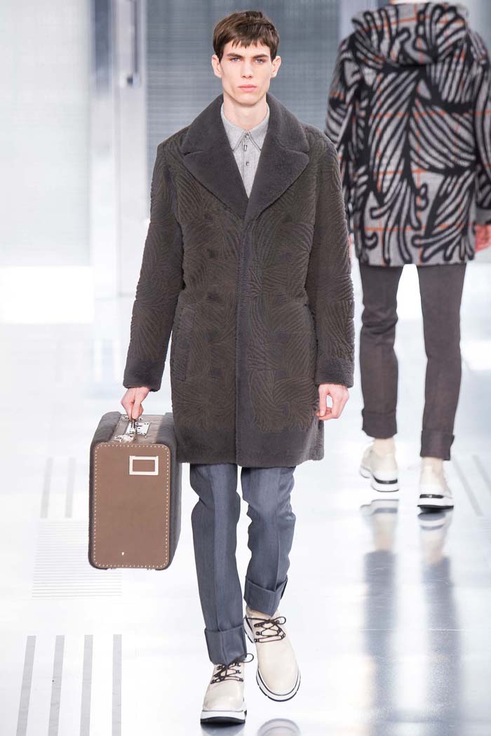 Модель 21 из мужской коллекции Louis Vuitton осень-зима 2015-2016